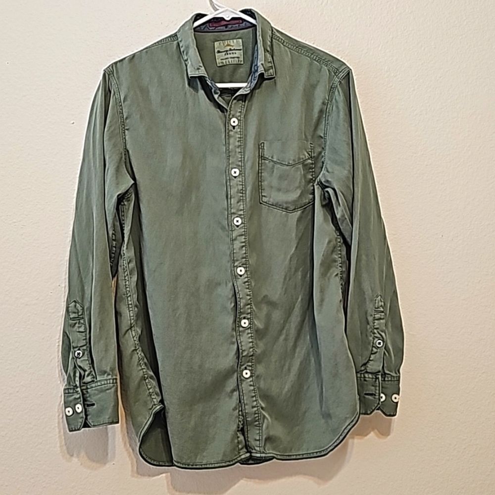 Tommy Bahama‎ size small olive green button down in good condition!
